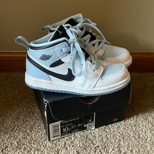Jordan 1 Mids